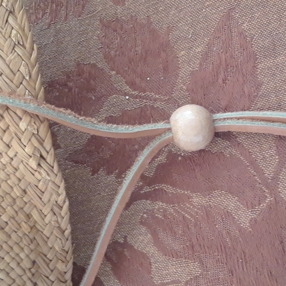 woman's hat - Picture 4 of 4